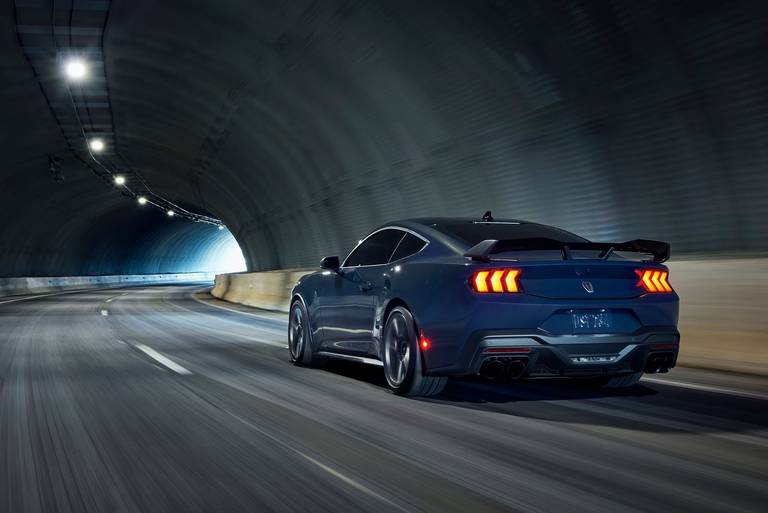 Ford-Mustang-2023-Dark-Horse-Rear