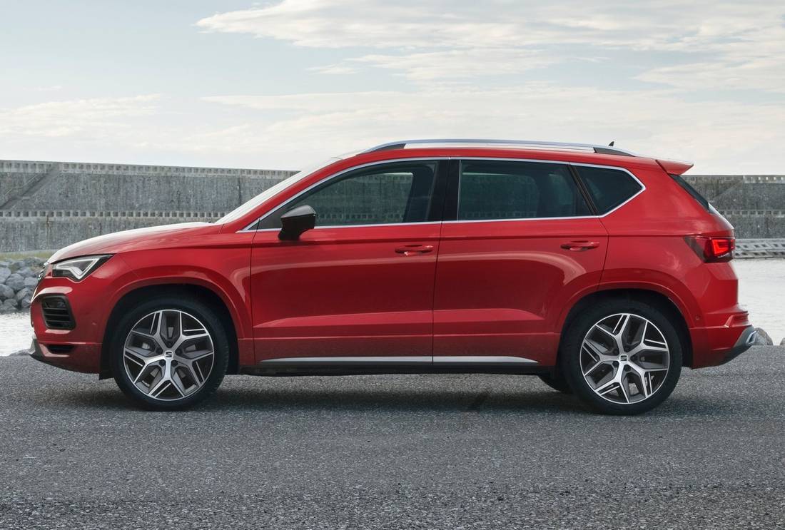 seat-ateca-side