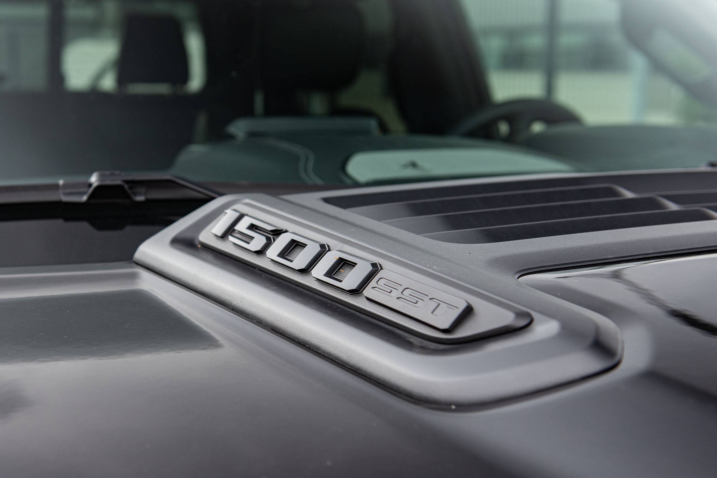 RAM 1500 2025 - SST Schriftzug