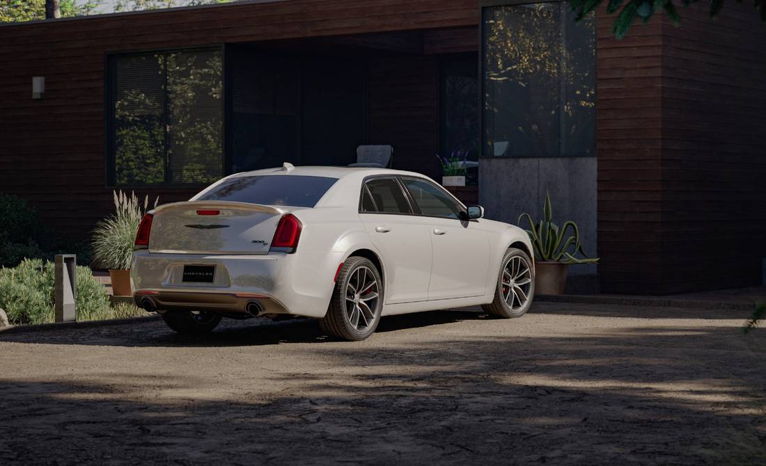 chrysler-300c-white-back