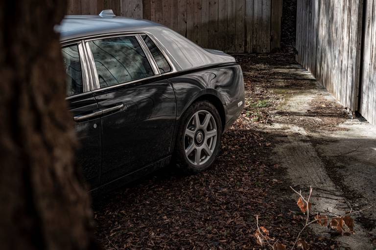 Rolls-Royce-Phantom-Rear-Side