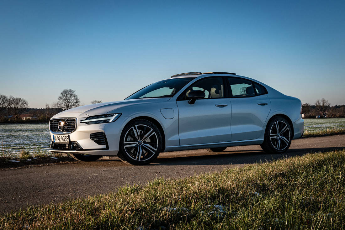 Volvo-S60-T8-Hybrid-Hero