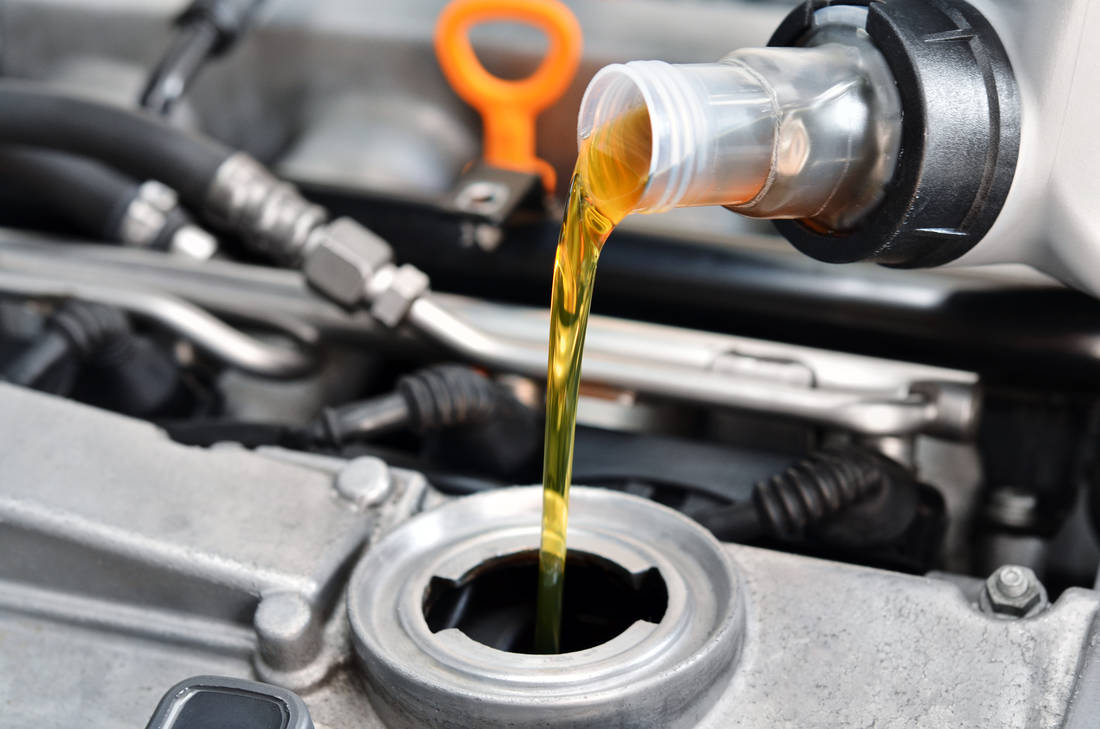 https://www.autoscout24.at/cms-content-assets/2HRPgfKY9Ub7fJtYzurQqm-1229fea84b684d31c773deddcbf1f922-All_Engine_oil_quality_levels_-_differences-1100.jpg