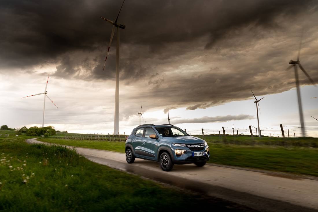 Dacia-Spring-Electric-65-Front-Dynamic