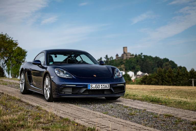 Porsche-718-Cayman-GTS-40-Front-Side