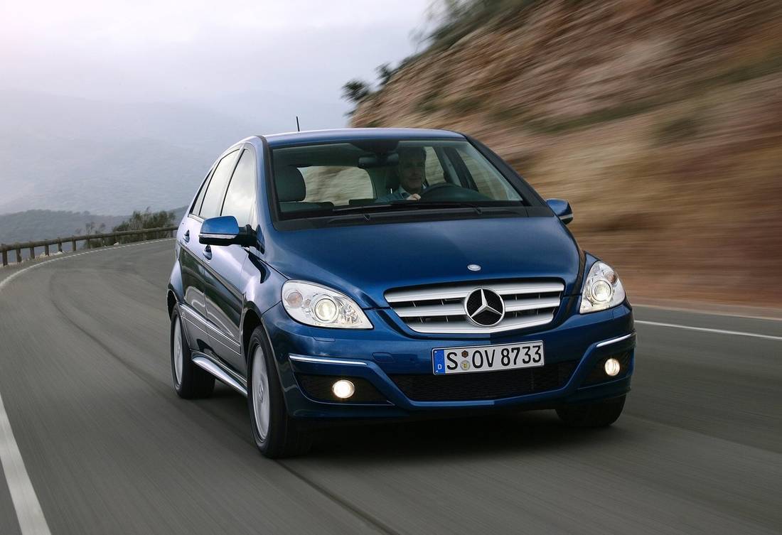 3XXlcveOQWmGOJ3YbTL3FU-7b4b23d0c693d7c3dd47862b0144128c-mercedes-benz-w245-front-1100