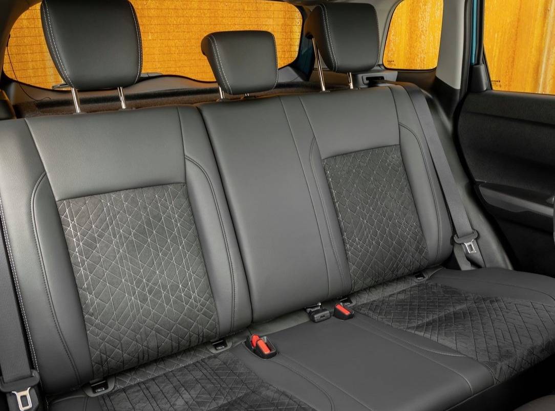 suzuki-escudo-seats