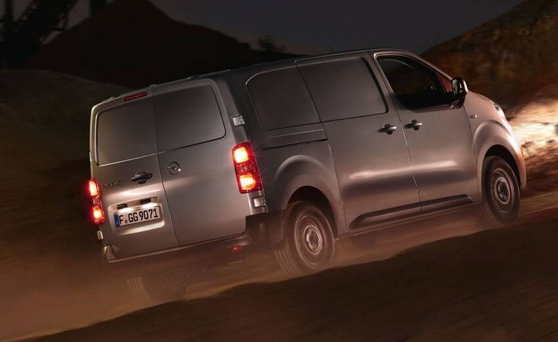 7eRUNdd4EQ1UmjbRCYEs3K-f0fc204df59d39d4ad9f5f1fca067296-opel-vivaro-back-1100