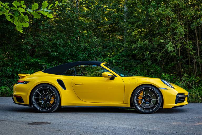 Porsche-911-Turbo-S-Cabriolet-Side-Closed