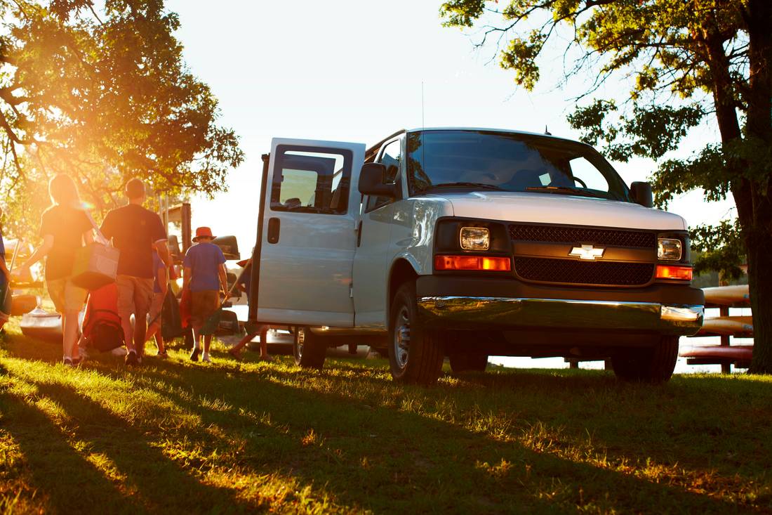 chevrolet-express-passenger-front