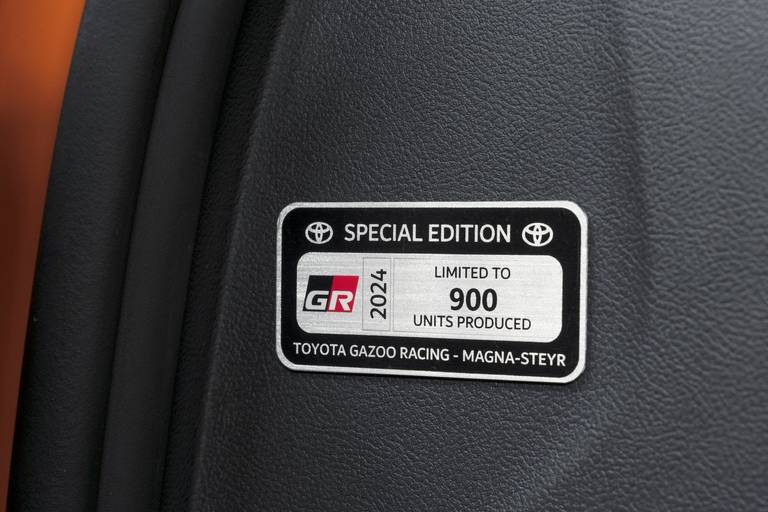 Toyota-Supra-GT4-100-Plakette