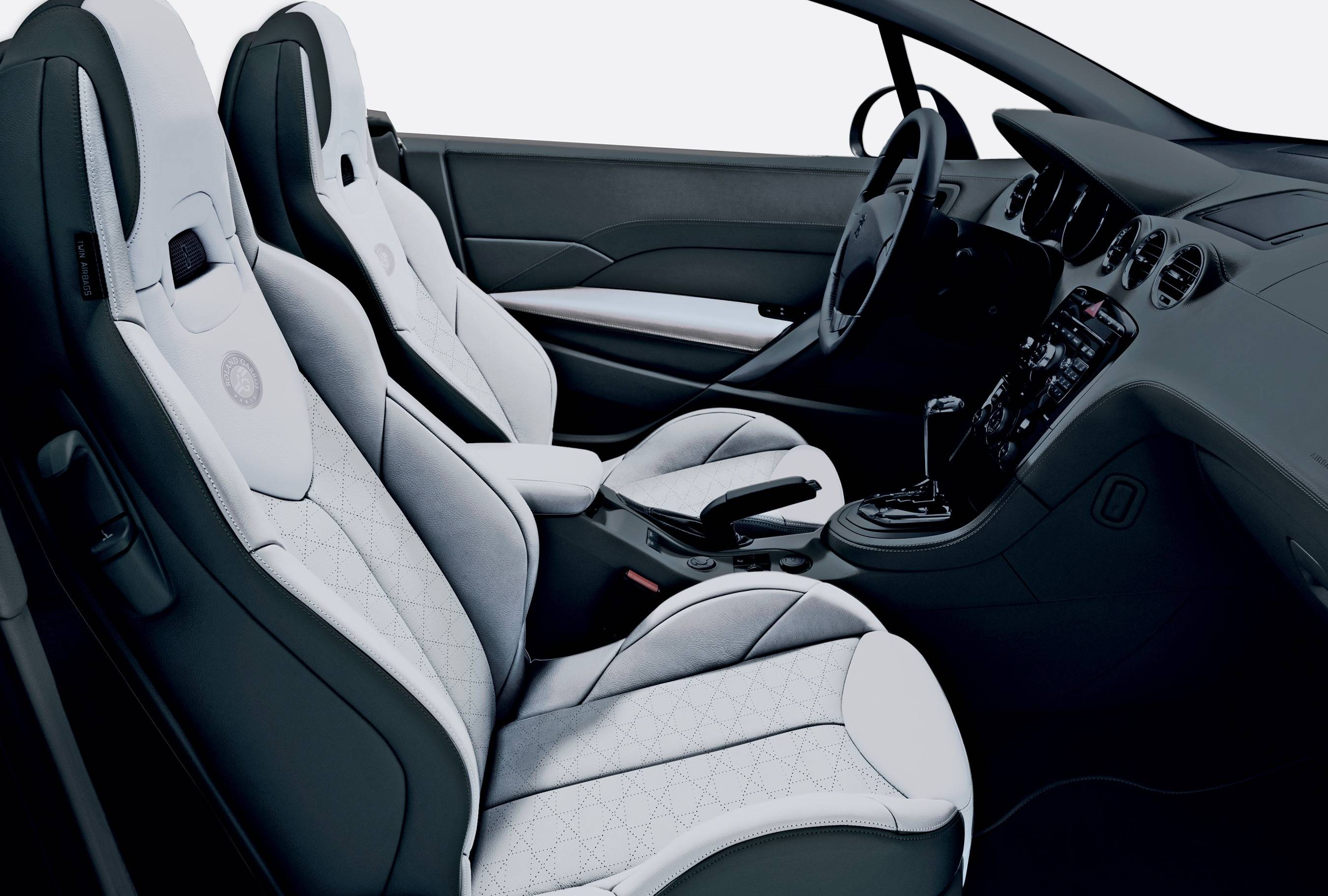 peugeot-207-cc-seats