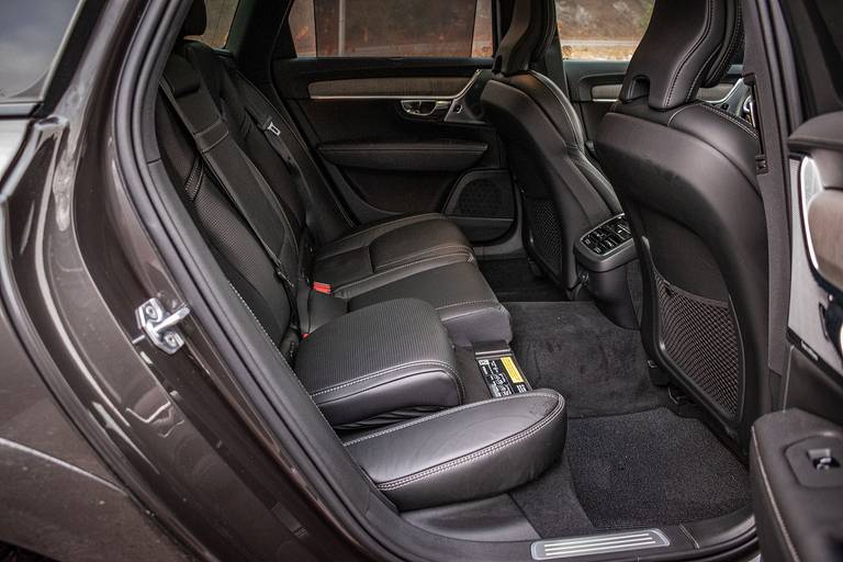 Volvo-V90-Cross-Country-Backseats2