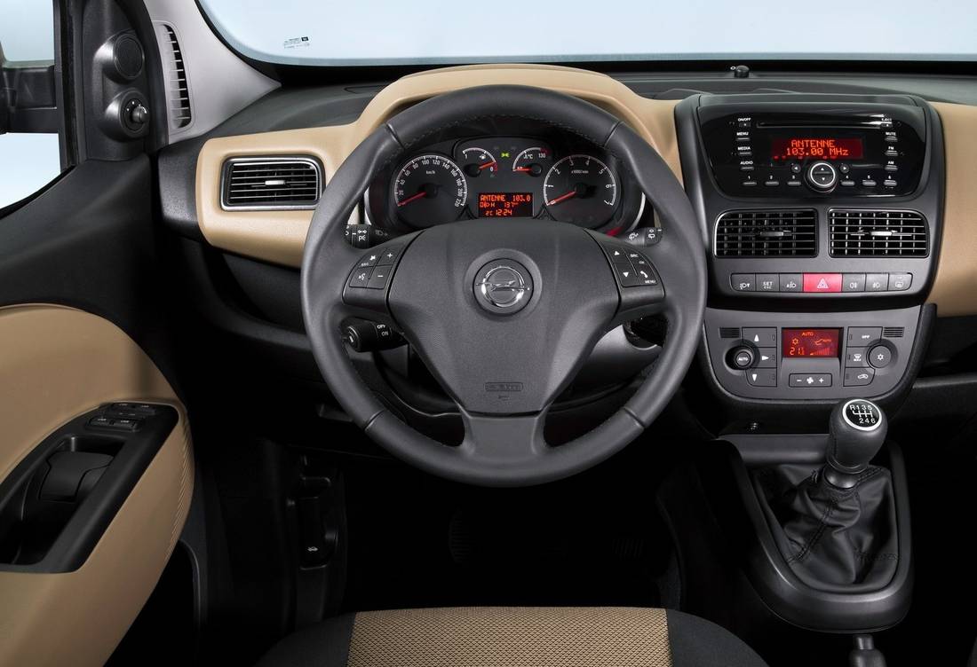 opel-combo-interieur