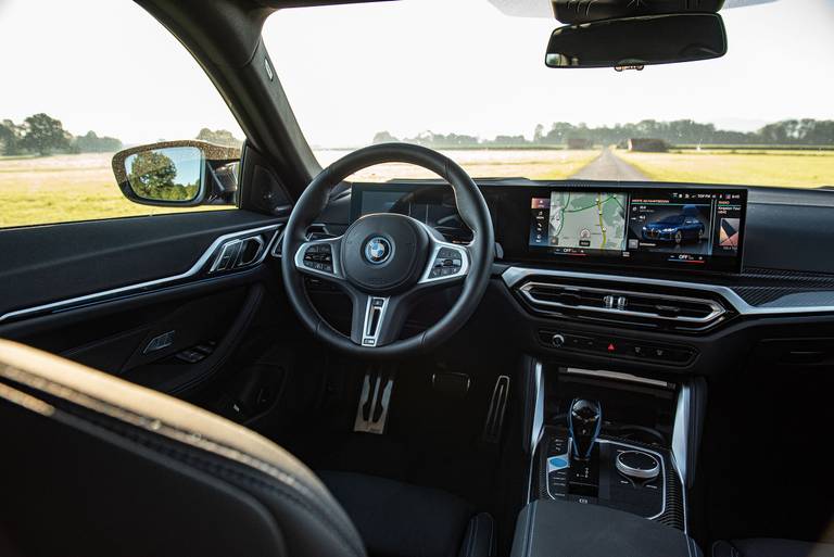 BMW-i4-M50-22-Cockpit