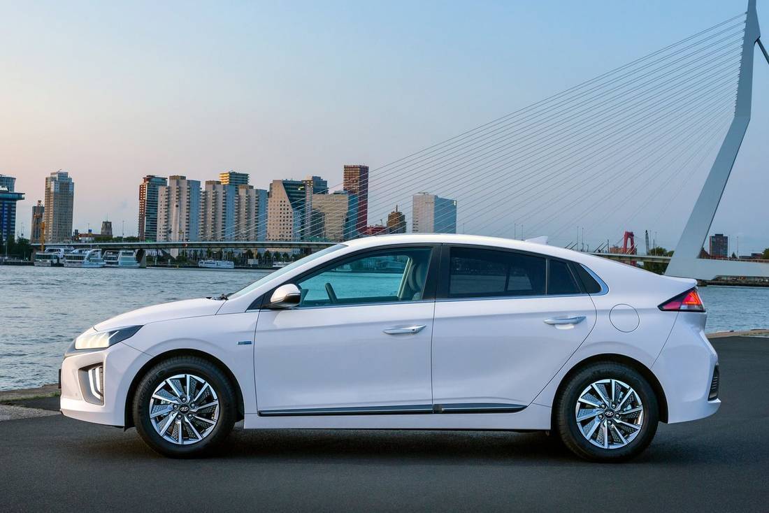 Qrmvuk7xoKynTrGg1gDMZ-c6756cd192ab0462f674355243518676-Hyundai-Ioniq-Elektro-Side-1100