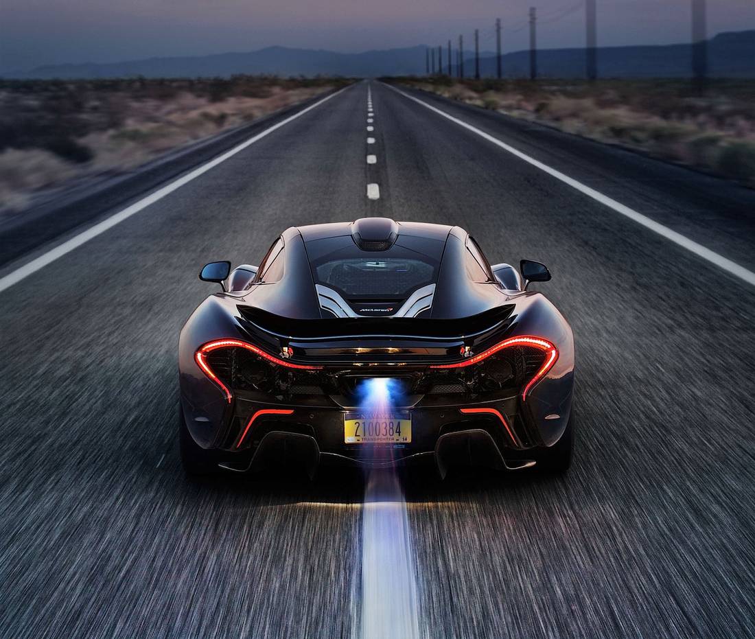 mclaren-p1-schwarz-heckansicht-hybrid