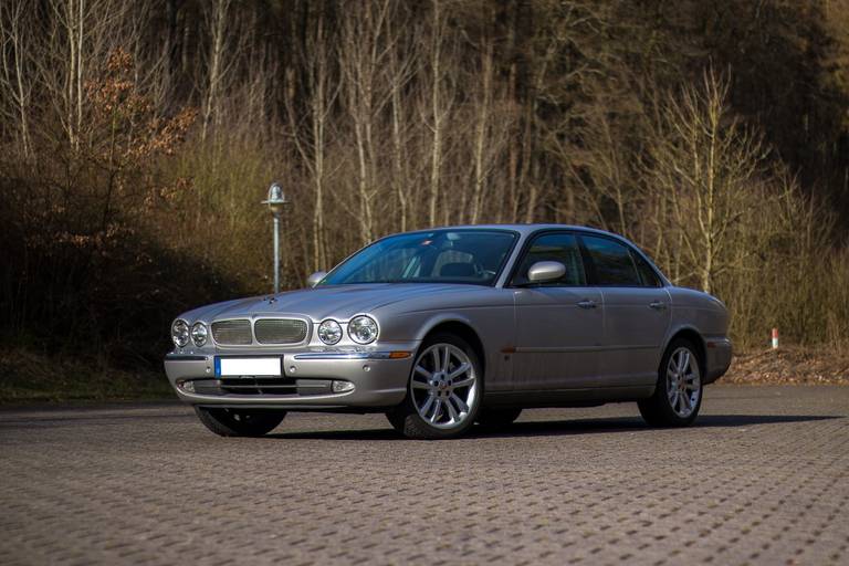 Jaguar XJR X350 Front 2