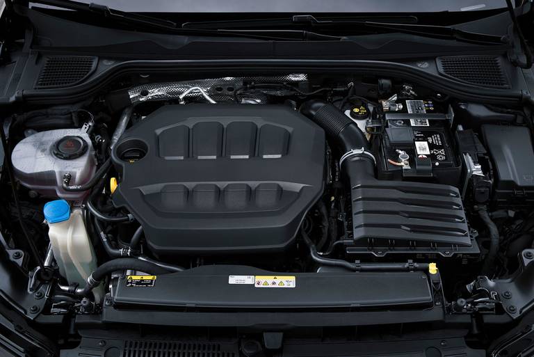 VW-Golf-R-Engine