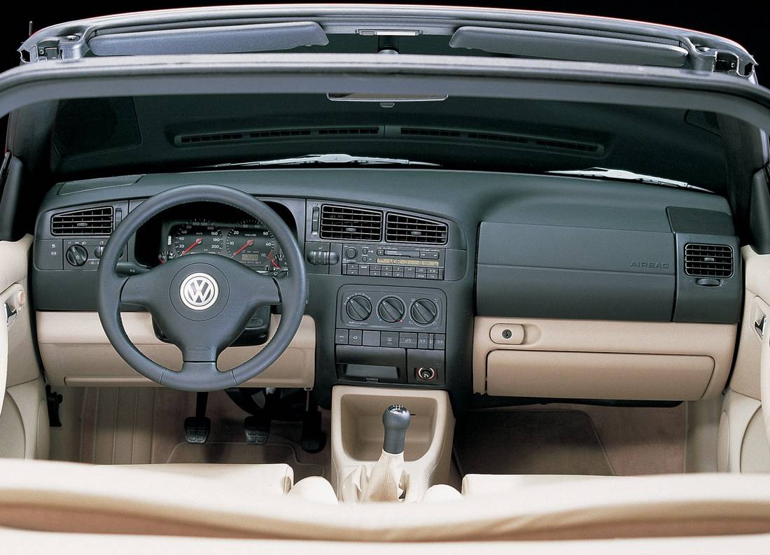 vw-golf-3-cabrio-interior
