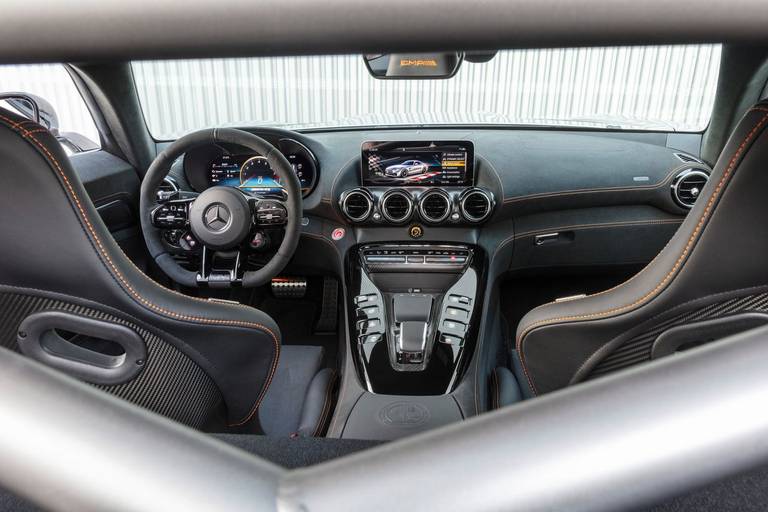Mercedes-AMG-GT-Black-Series-Interieur