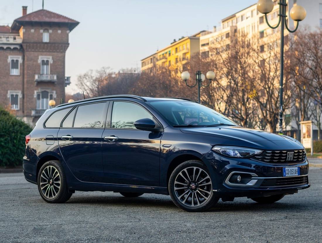 fiat-tipo-kombi-black-side