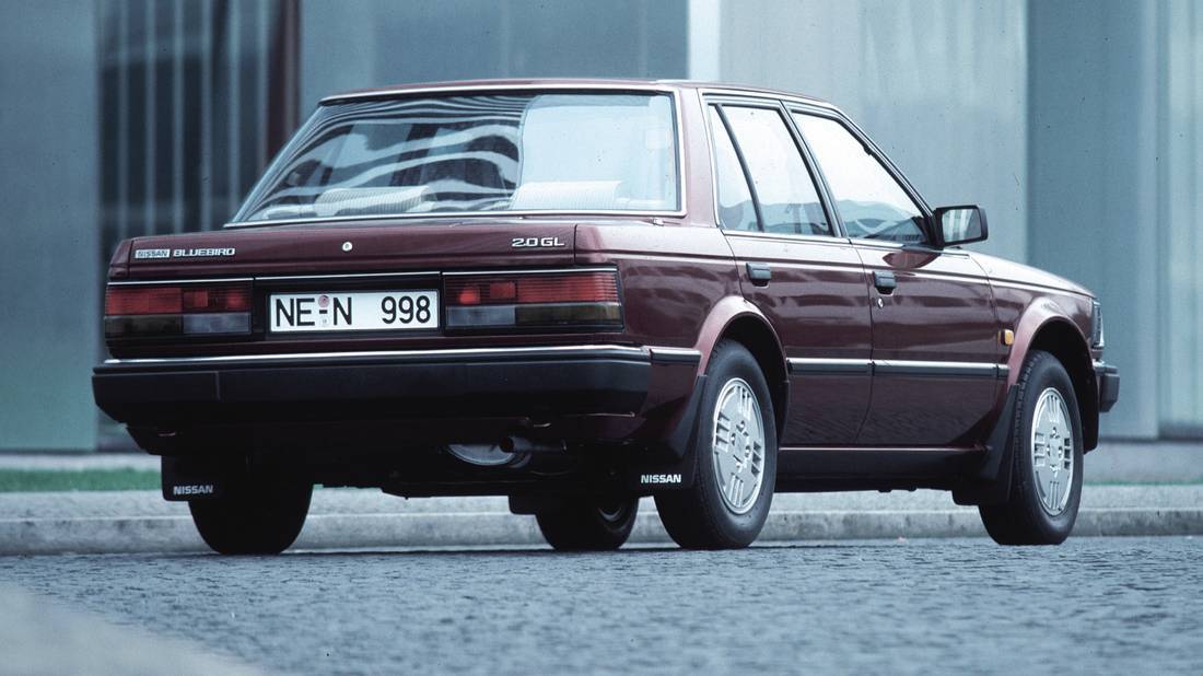 6rlfeXcBNaYiXt8ueyziAz-c64a7e2c837624219fa3f1fd1f23b126-nissan-bluebird-back-1100