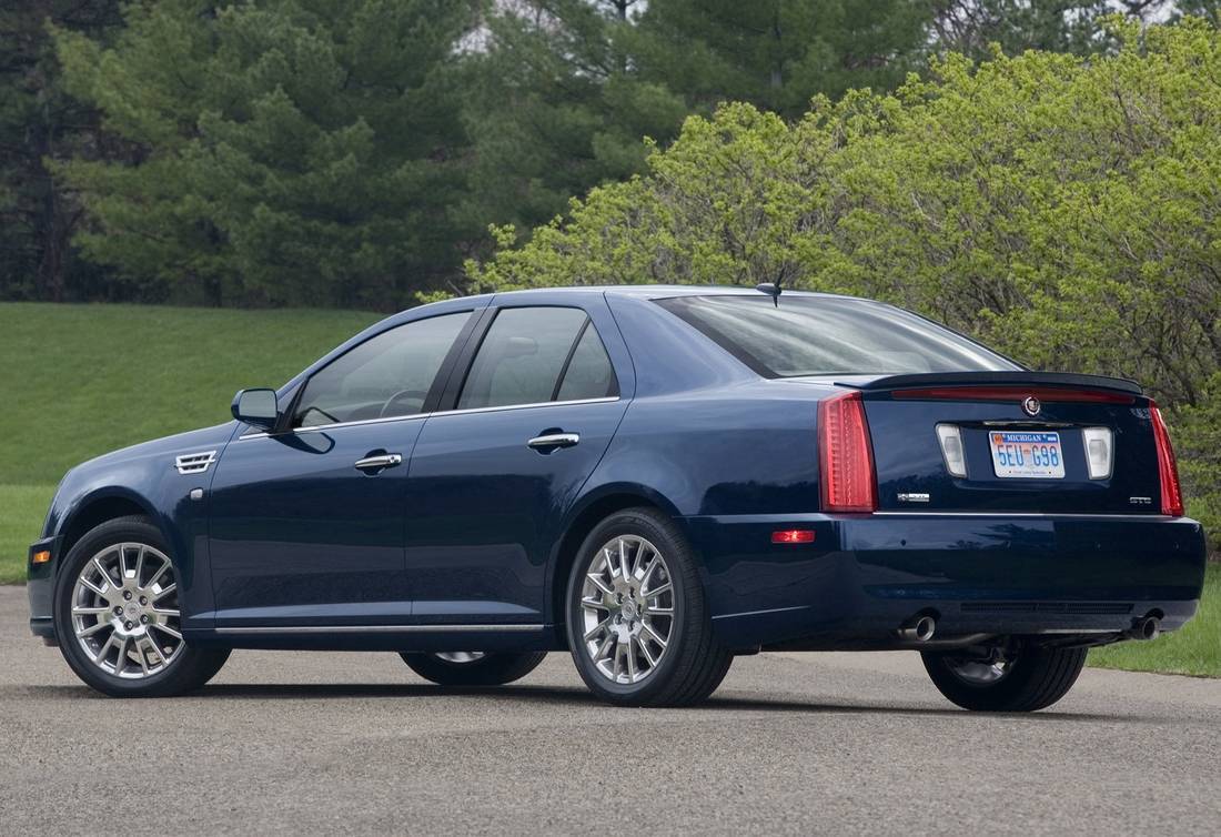1qALM89aidlFGHHnzN8Ivw-f92501b5dbaf908c0eda0f9676d3e2bb-cadillac-sts-back-1100