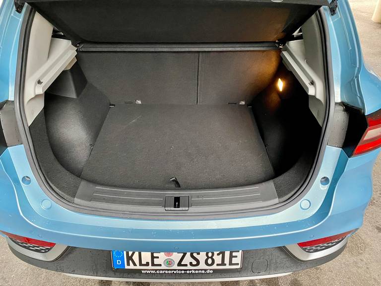 MG ZS EV 2021 Blau Int Kofferraum