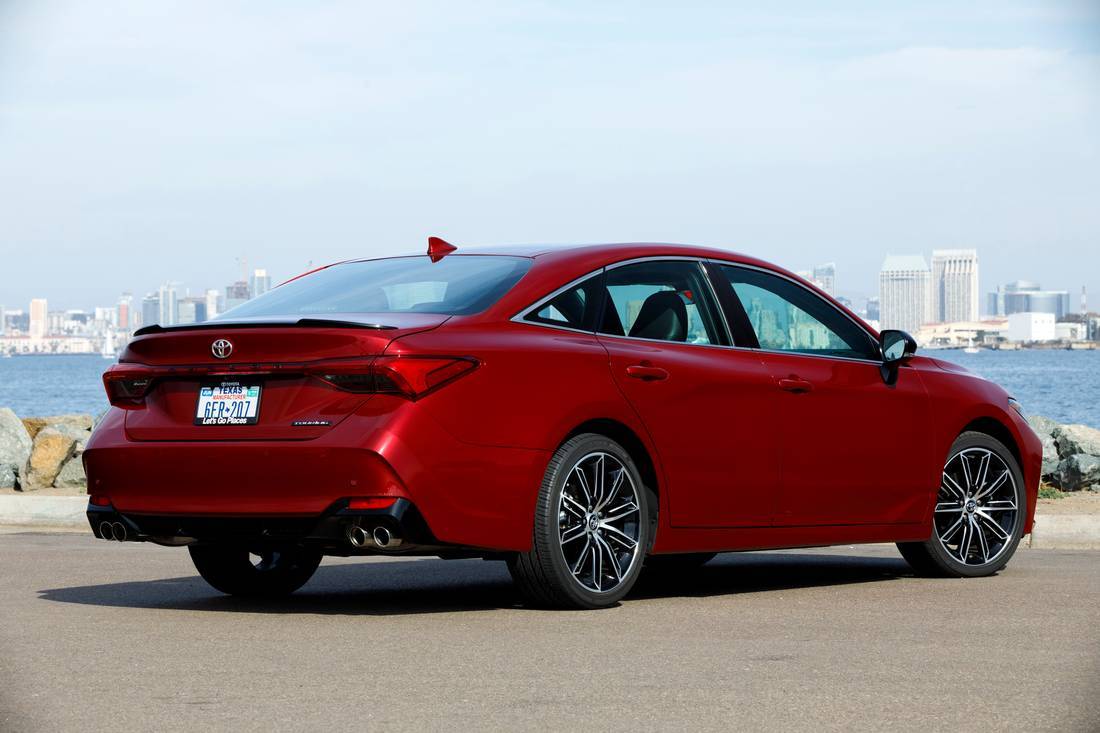 671vRAffm27cUQlxv9sx2u-8d8b328f6e571818152e76febde4e045-toyota-avalon-back-1100