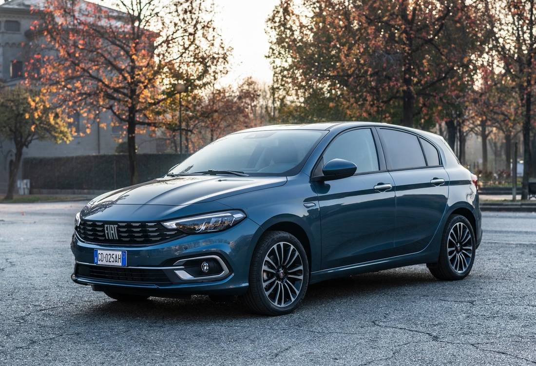 fiat-tipo-kombi-blue-front