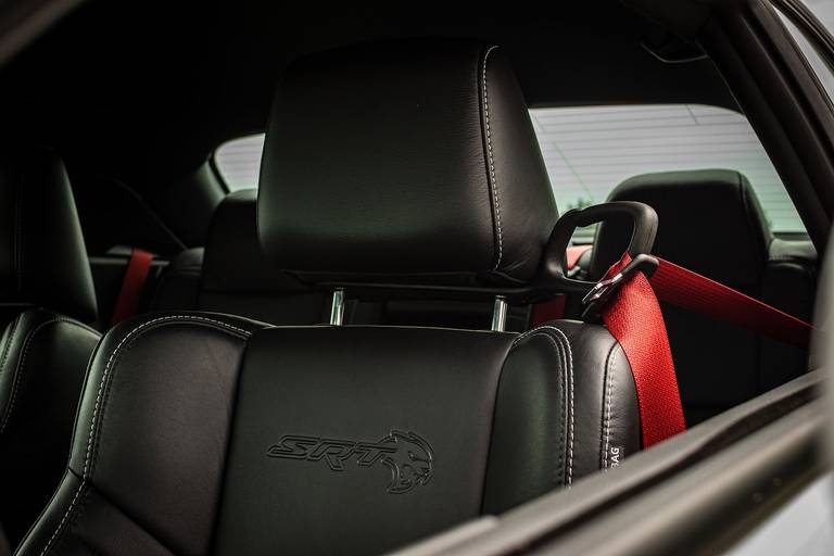 Dodge-SRT-Hellcat-Seat