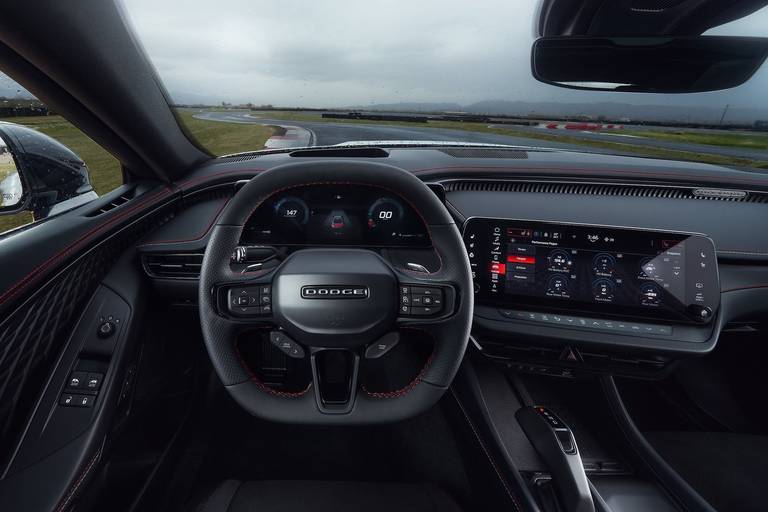 dodge-charger-2025-cockpit