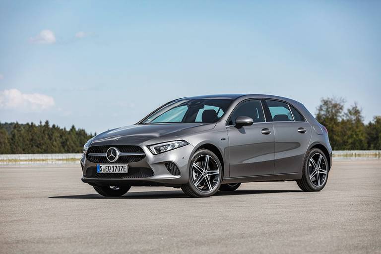  Größere, rein elektrische Reichweiten liefern einige Mercedes-PHEV-Modelle, wie zum Beispiel der Mercedes A 250 e.