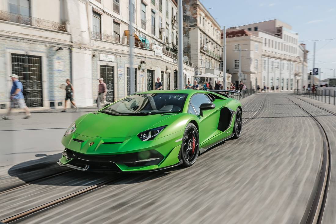 lamborghini-aventador-svj-front