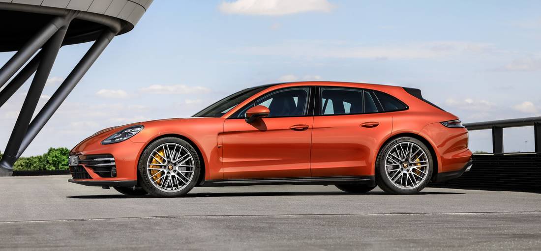 porsche-panamera-sport-turismo-side