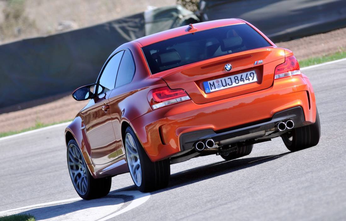 7rJ7YRIKFgpwiyPI2iORGF-a2b2899568041a4f964eb2adf83facf9-bmw-e82-back-1100