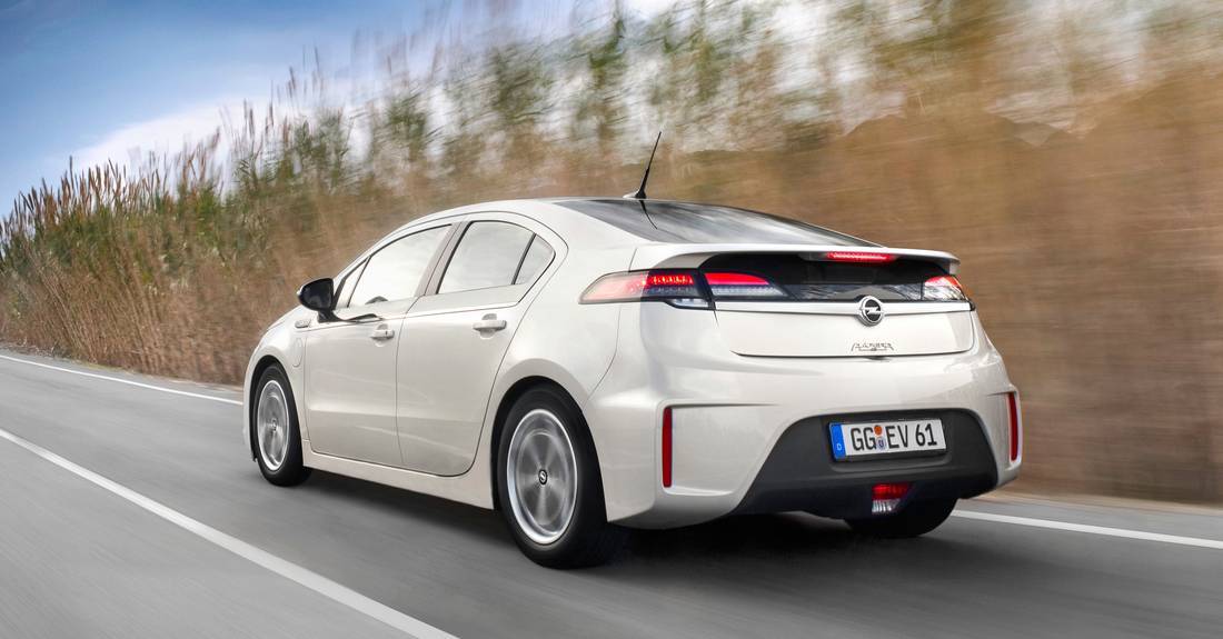 5PRchaVdnWxh8XGoV7m9rI-5e181120155c33257b6412d00f3a4b53-opel-ampera-back-1100