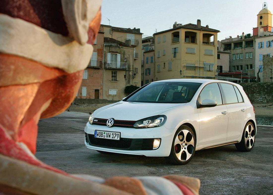 Volkswagen-Golf_GTI-2010-1024-07