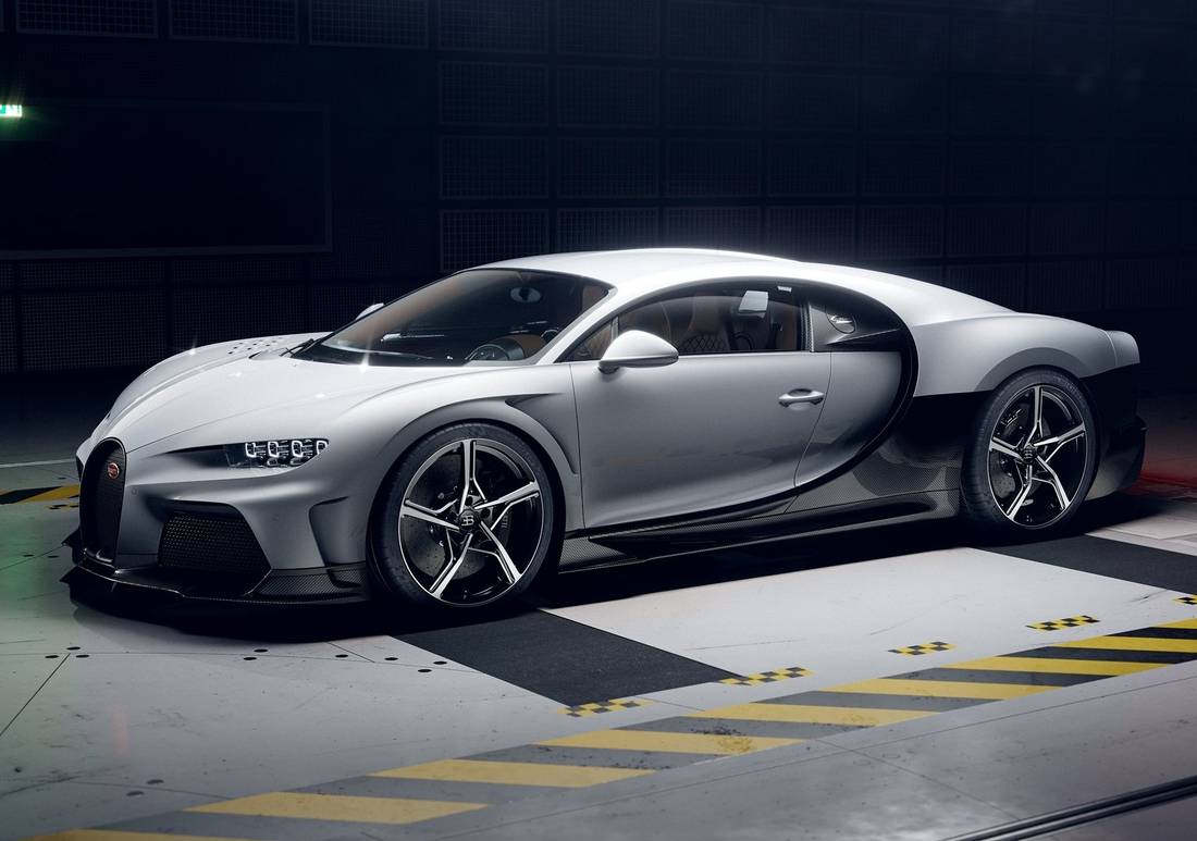 bugatti-chiron-side