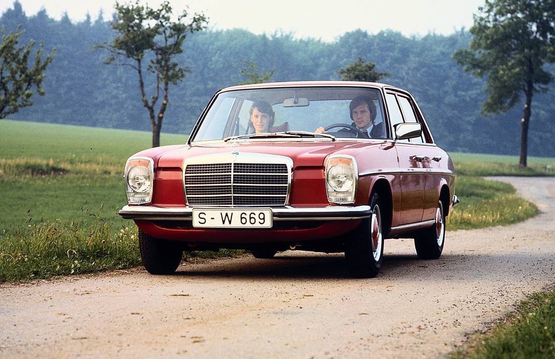 5yeEIJw3ZtWBFQA8VeHCV8-2210befe410938784766c87e8d8a87d7-mercedes-benz-240-overview-1100