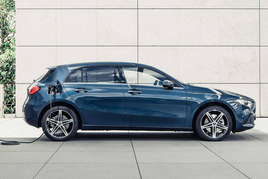 Mercedes-A-250-e-Side