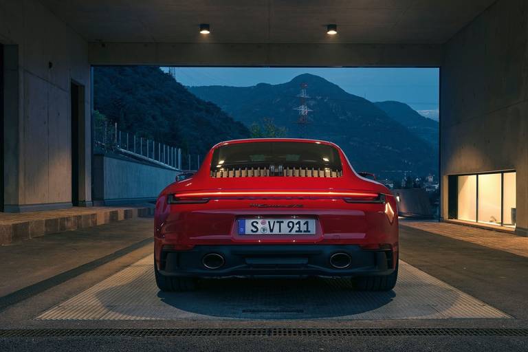 Porsche-911-GTS-2021-Rear
