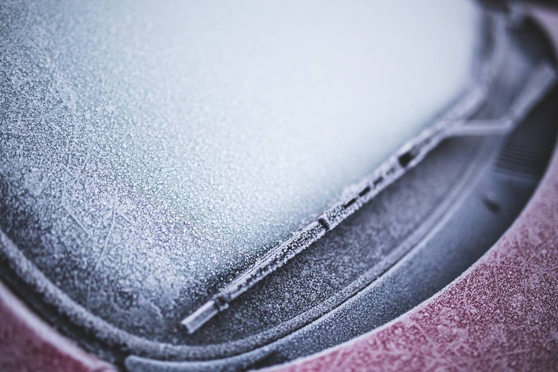 Eiskratzen am Auto: Tipps für eisfreie Scheiben