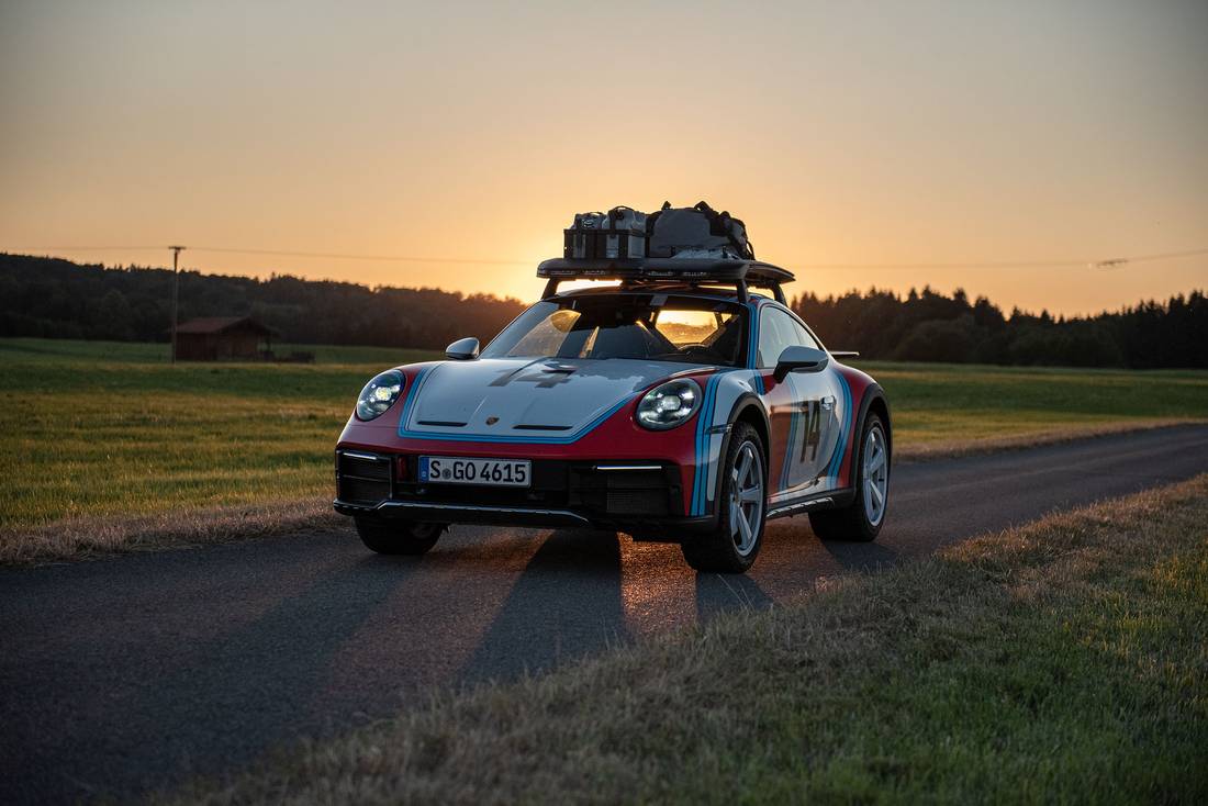 Porsche-911-992-Dakar-Front-Side