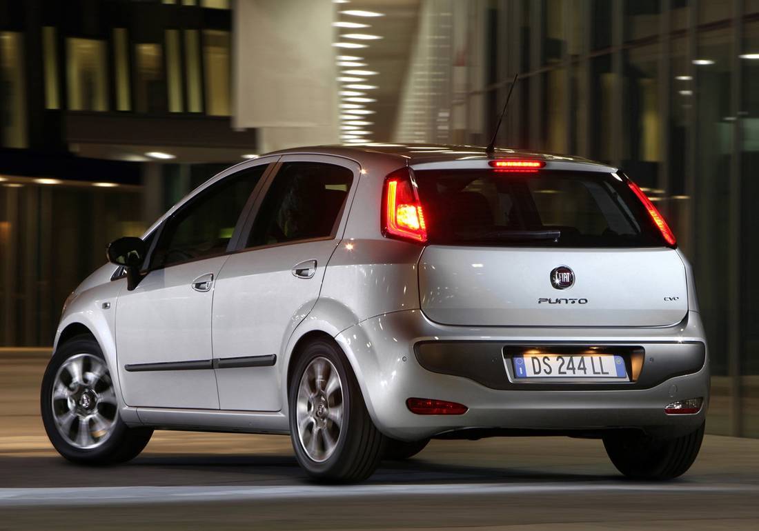 3NrCLbMiW4eIWm71yfomHI-42bc63f9f2e967af7c870c3178fe63e0-Fiat-Punto_Evo-2010-1600-20-1100
