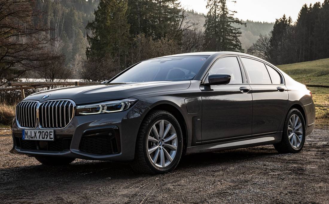 4izkpbBaZXQiAT20a7gUqT-34c73ad09e0f91f5b1cdfd682fa93d40-BMW-745e-Front-Side-2-1100