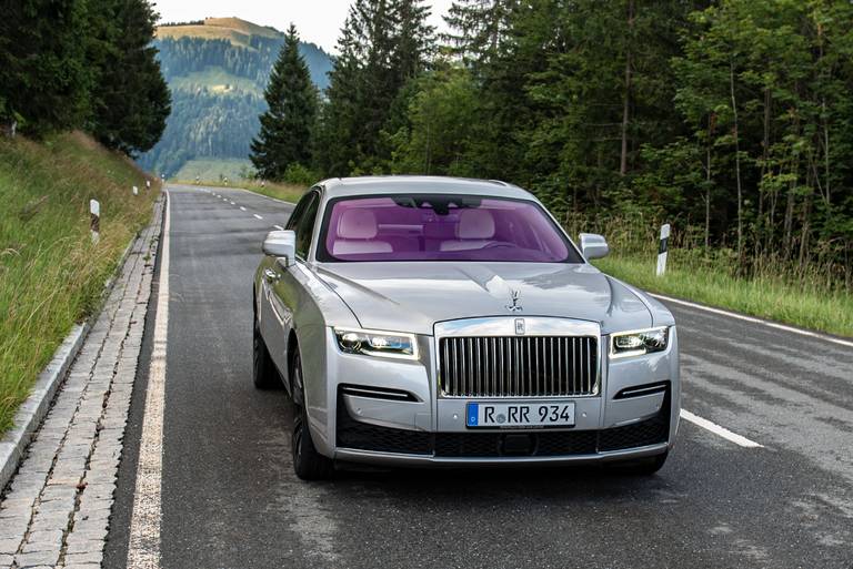 Rolls-Royce-Ghost-Front-Road