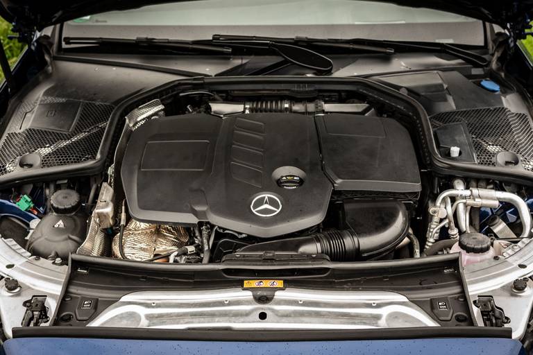 Mercedes-Benz-C300de-Engine