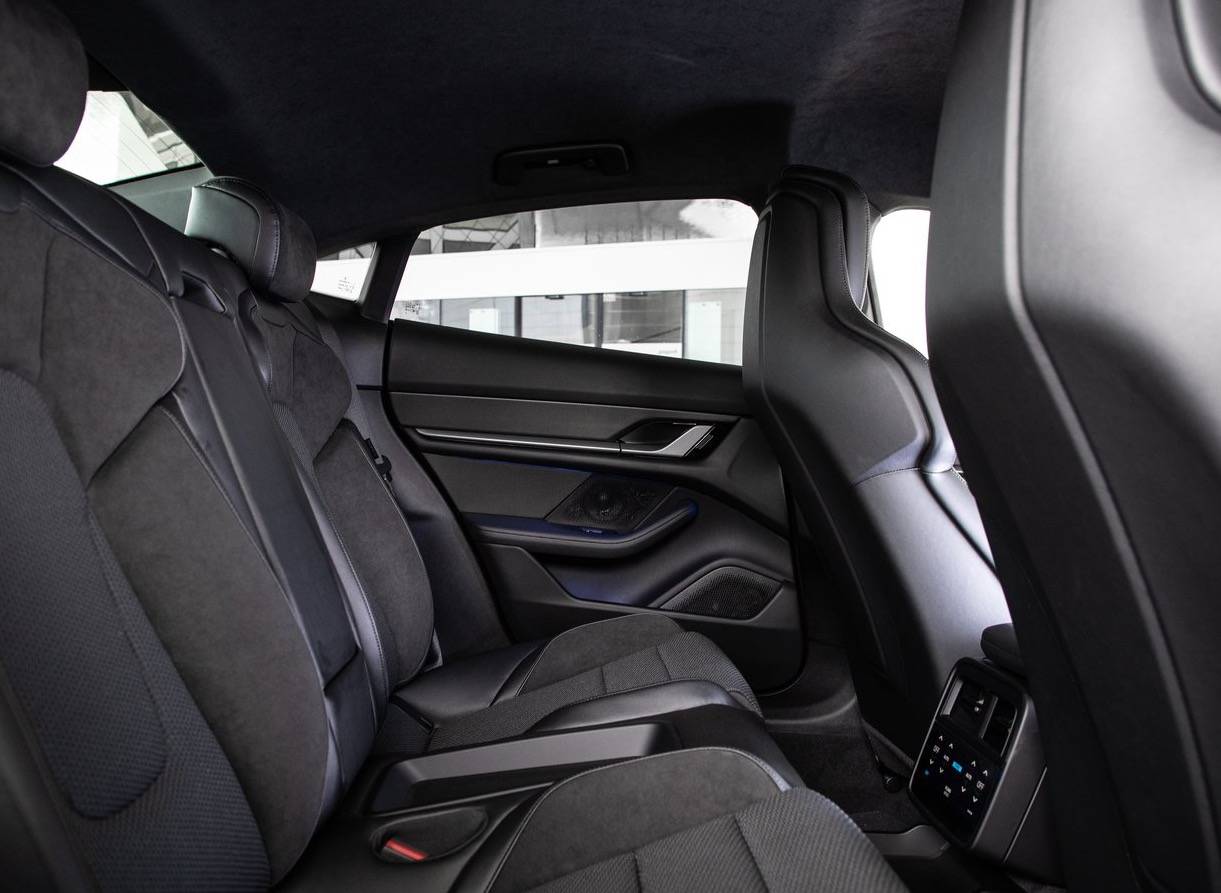 Porsche-Taycan-Seating